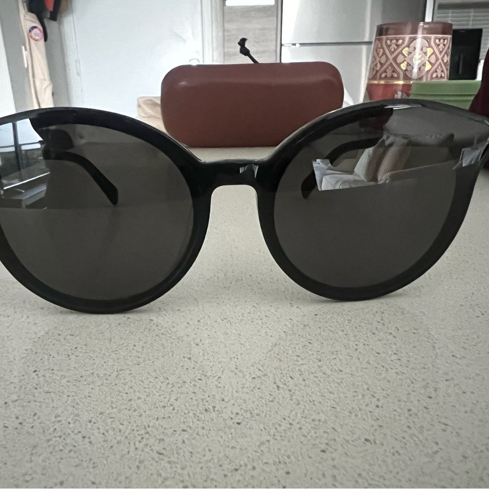 Illesteva Black Round Sunglasses
